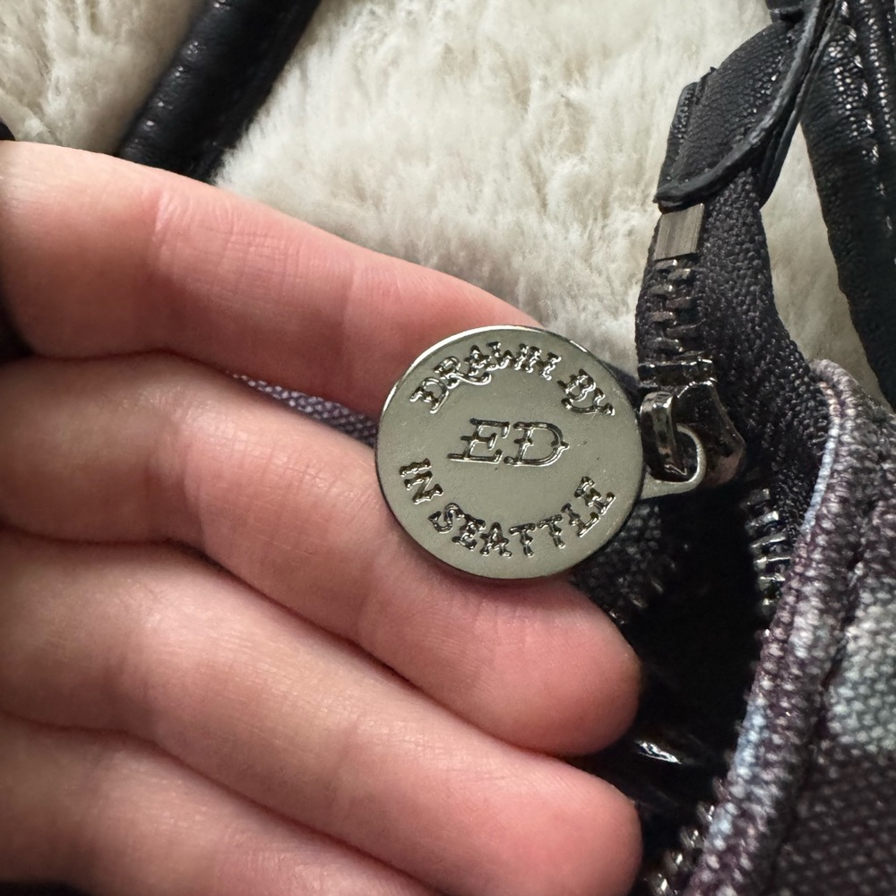 Ed Hardy Black and Gray Peace Sign Crossbody Bag - Picture 4 of 6